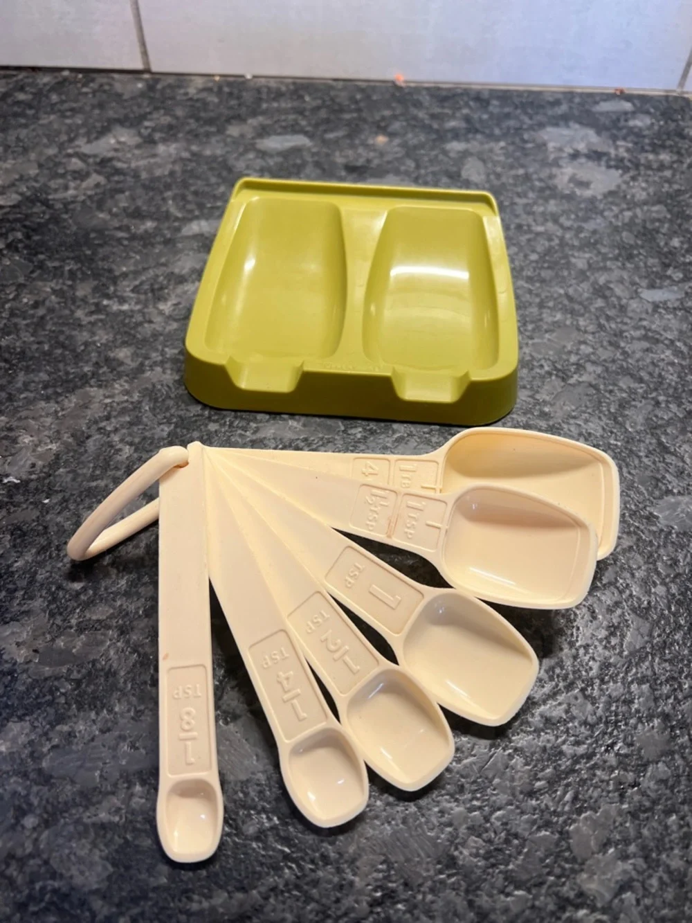Set of Tupperware Measuring Spoons and Tupperware double spoon rest. Exc cond